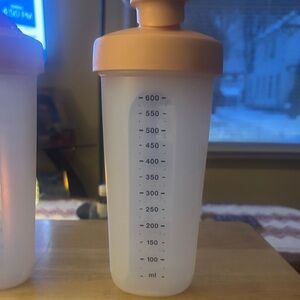 Quick Shake Container